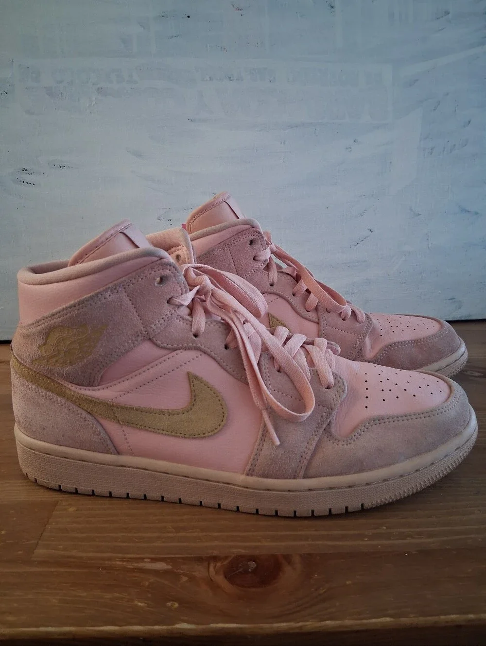 Air Jordan 1 Mid Coral Gold Men Size US 10, EUR 44, UK 9